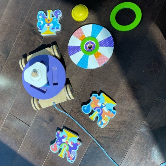 Melissa & Doug First Play Carousel Pull Toy and puzzle - Picture 8 of 8